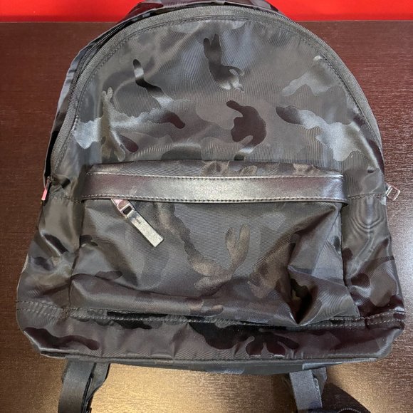 MICHAEL KORS OUTLET Kent Camouflage Nylon Jacquard Backpack - Picture 1 of 3